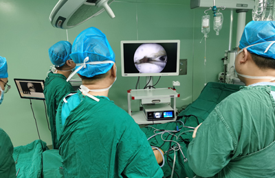 [Orthopedic Arthroscopy] Minimally invasive arthroscopic treatment of 